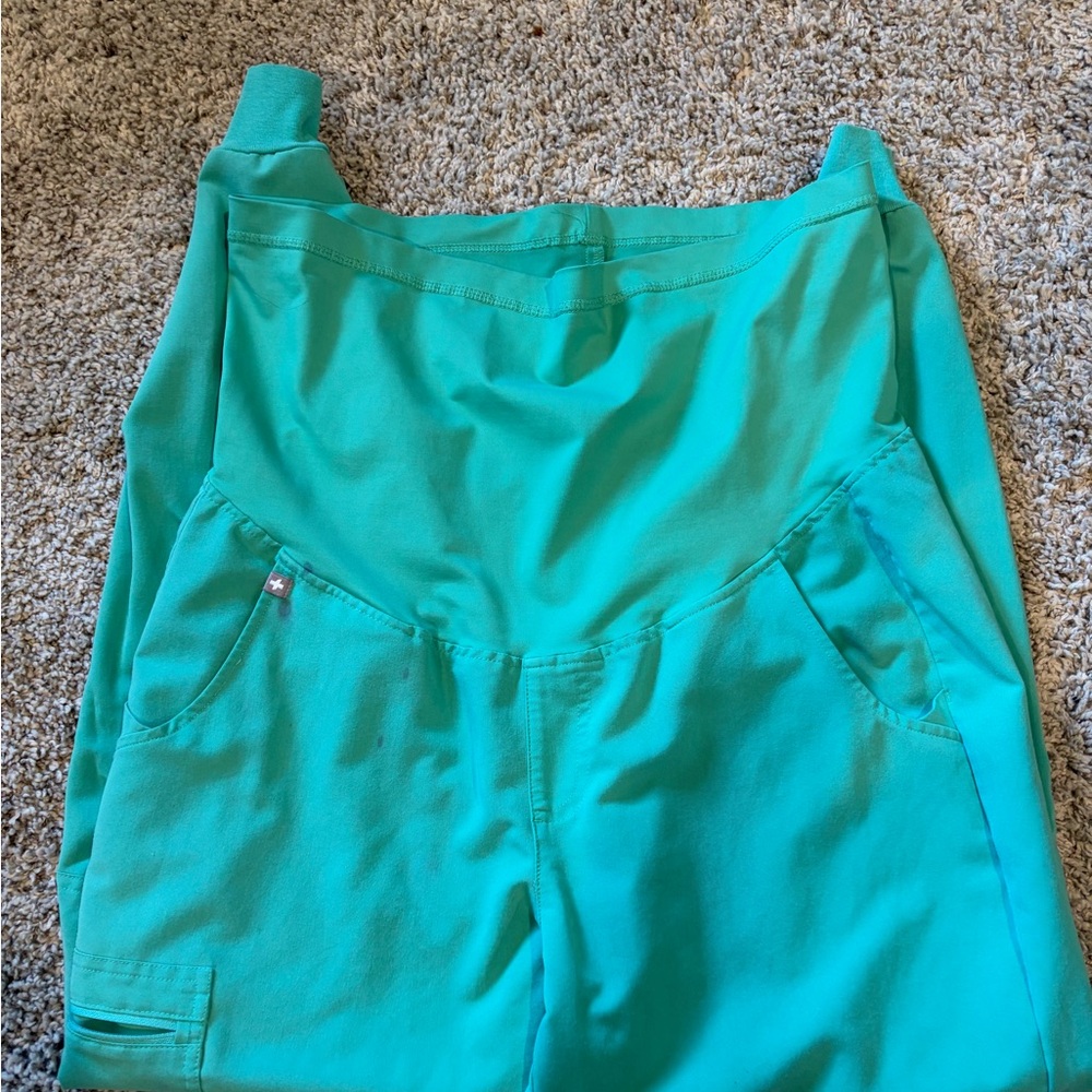 FIGS Pants and Scrub Top Maternity m